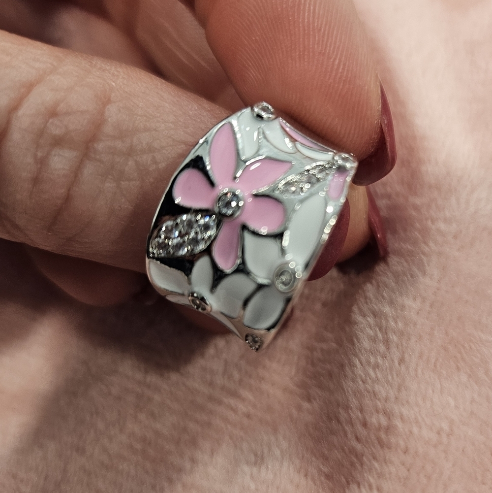 NEW Enamel Flower Ring | Cubic Zirconia - Pink Or White | Size 7 or 8 - Picture 3 of 11